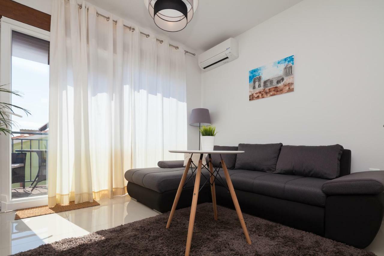 Luxury Apartment With Private Rooftop Terrace プーラ エクステリア 写真