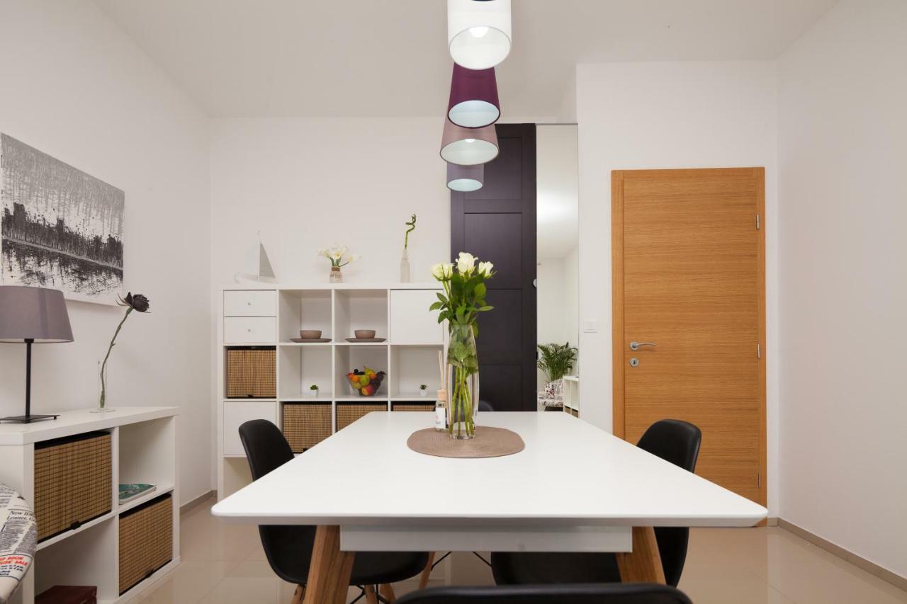 Luxury Apartment With Private Rooftop Terrace プーラ エクステリア 写真