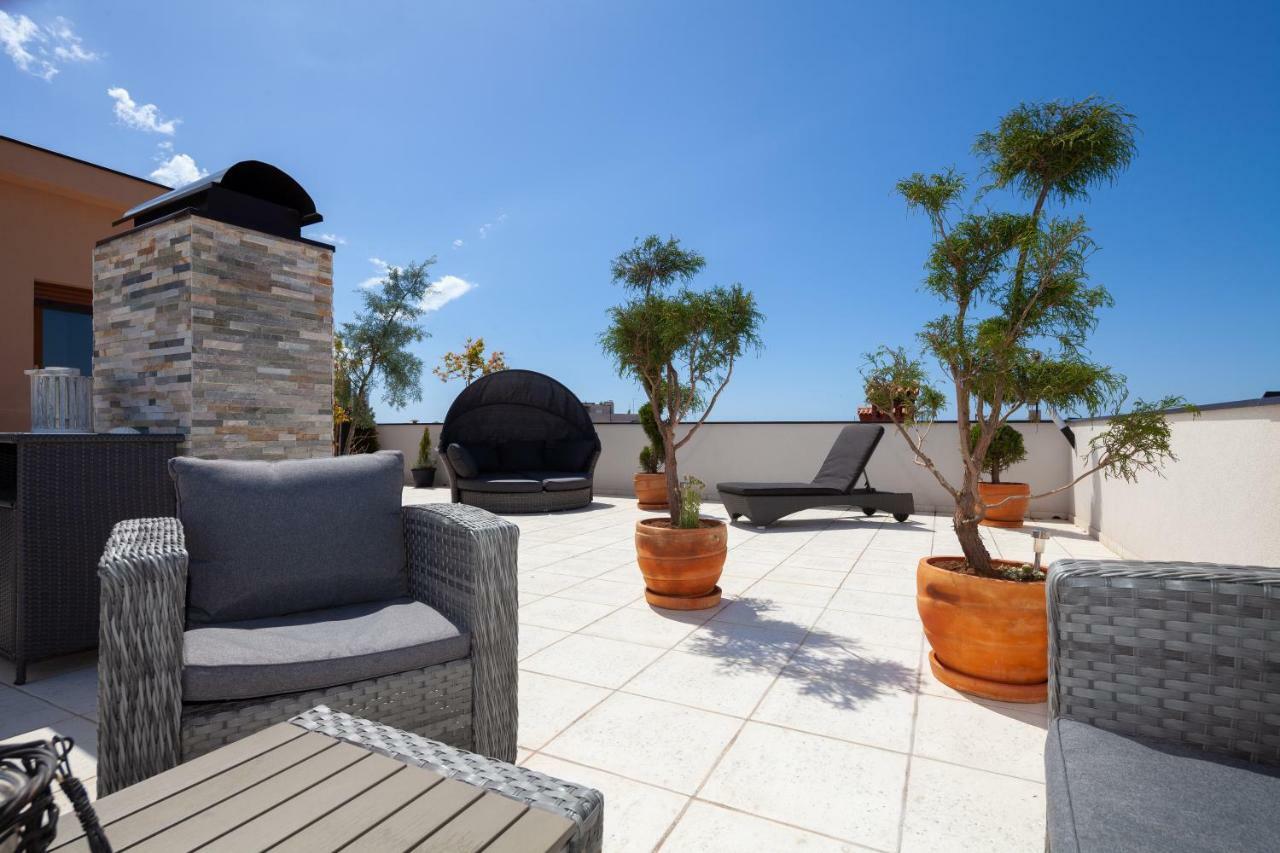 Luxury Apartment With Private Rooftop Terrace プーラ エクステリア 写真