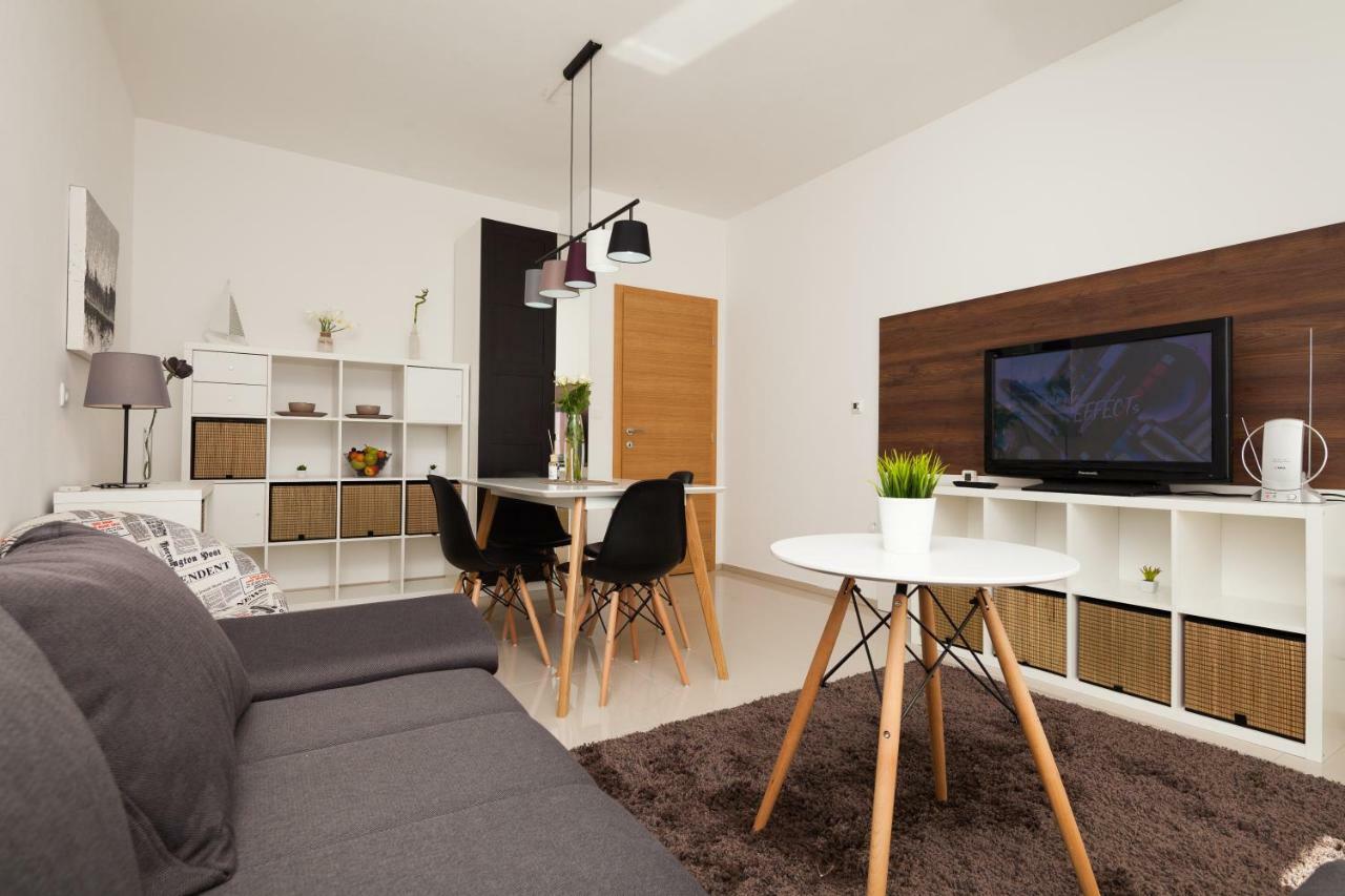 Luxury Apartment With Private Rooftop Terrace プーラ エクステリア 写真