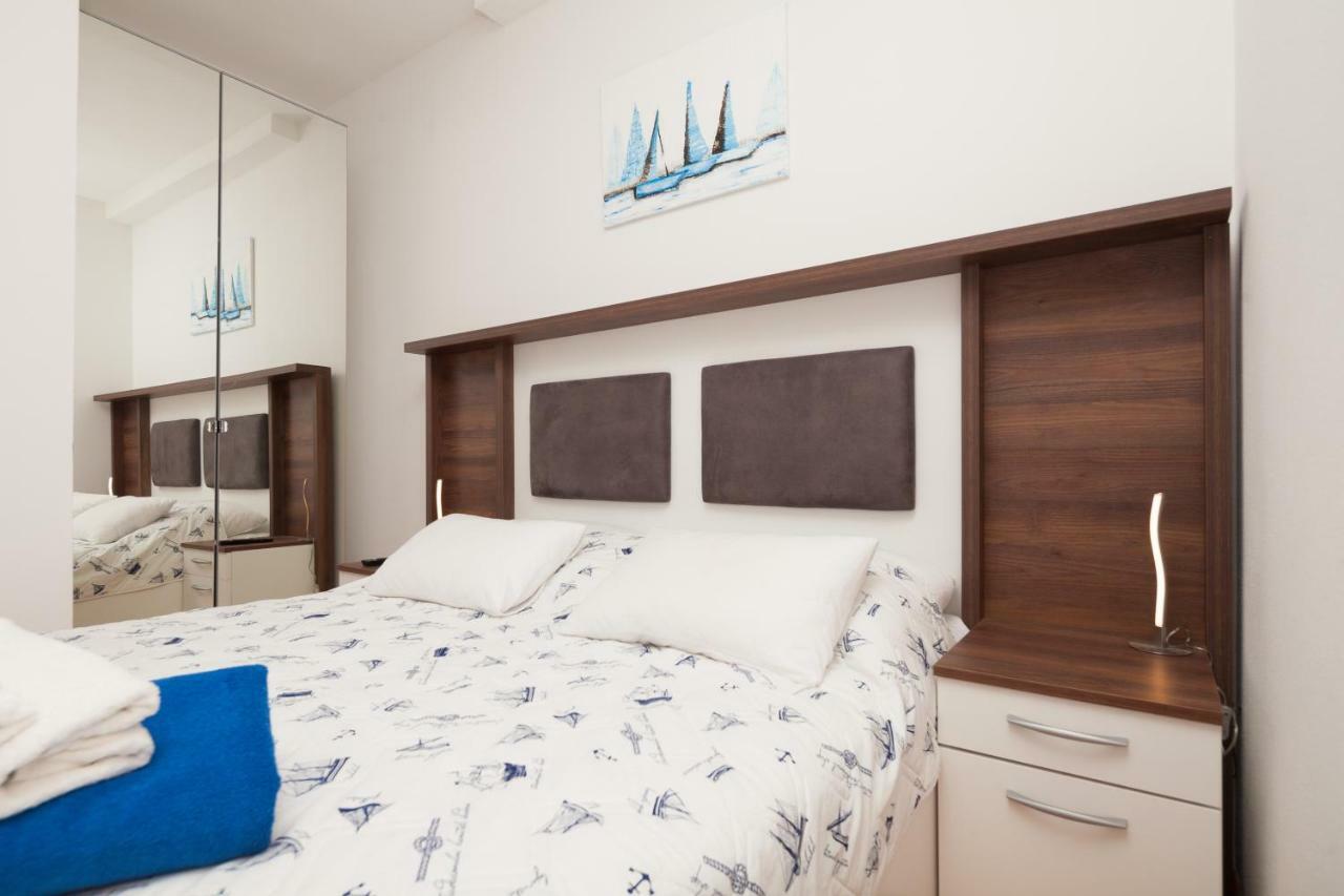 Luxury Apartment With Private Rooftop Terrace プーラ エクステリア 写真